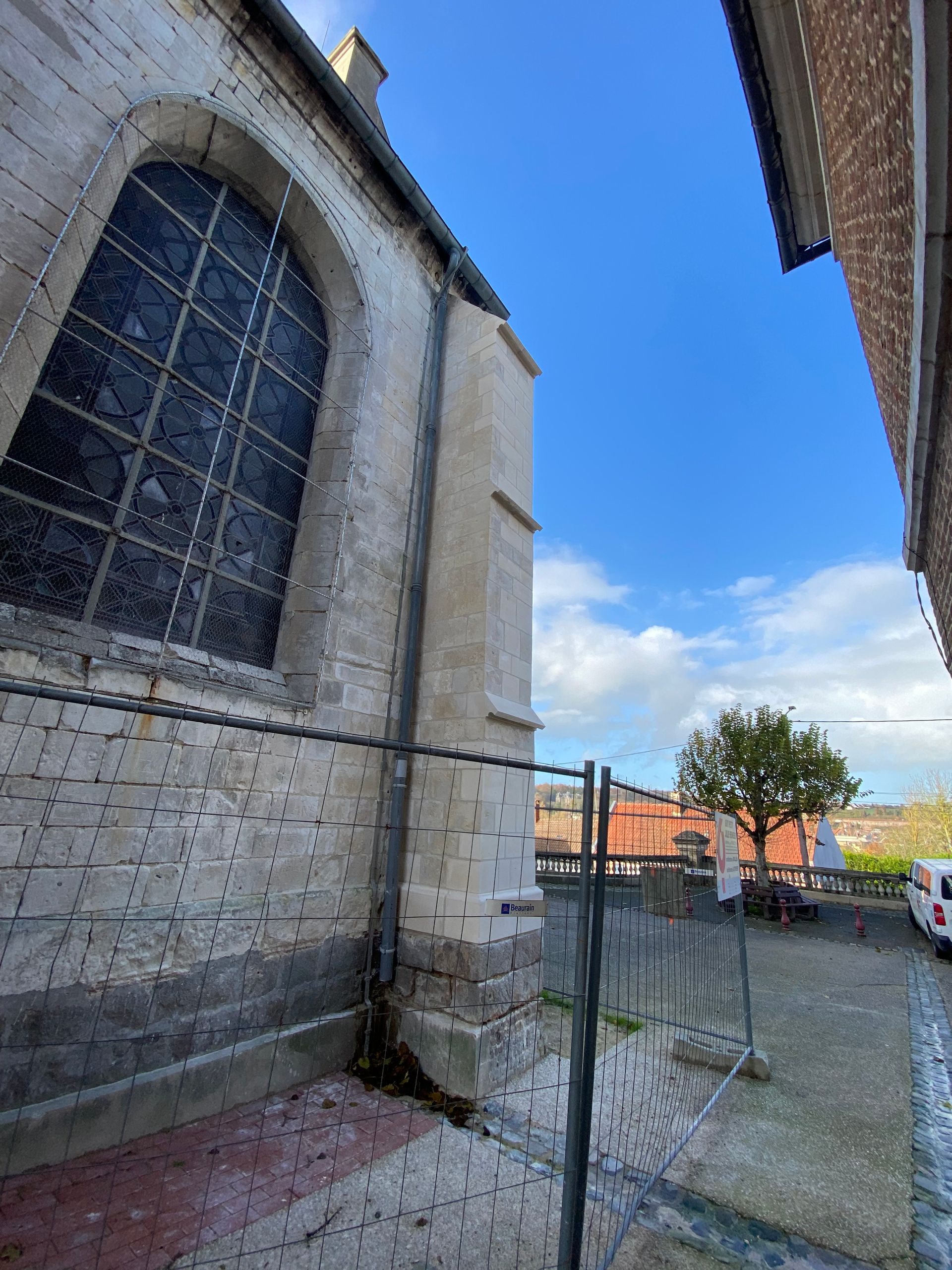 Côté de l'église