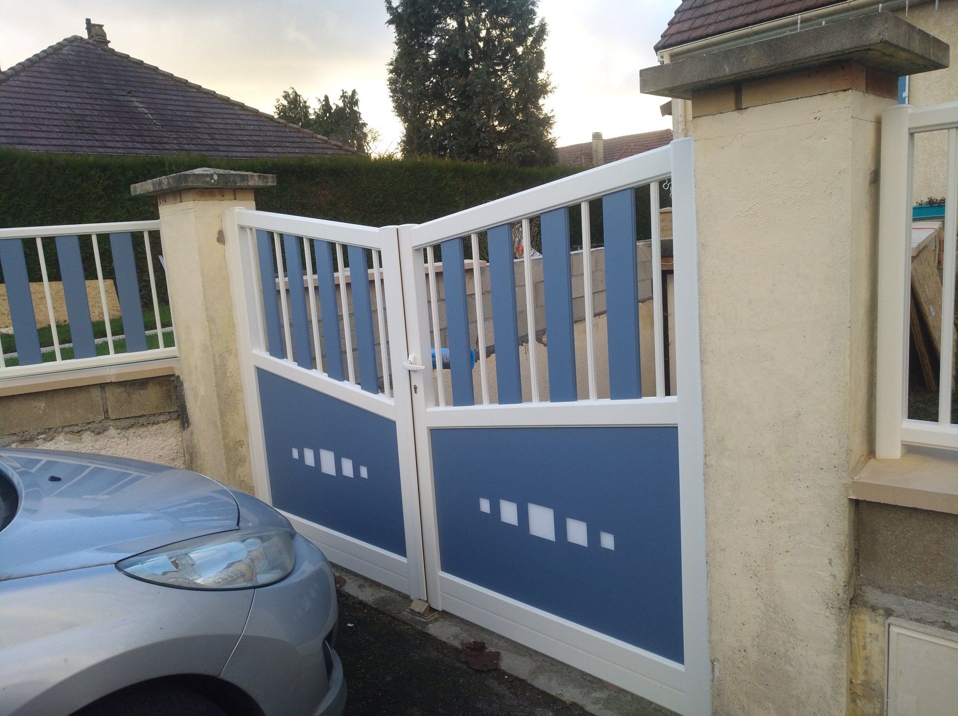 Portail sur mesure en alu