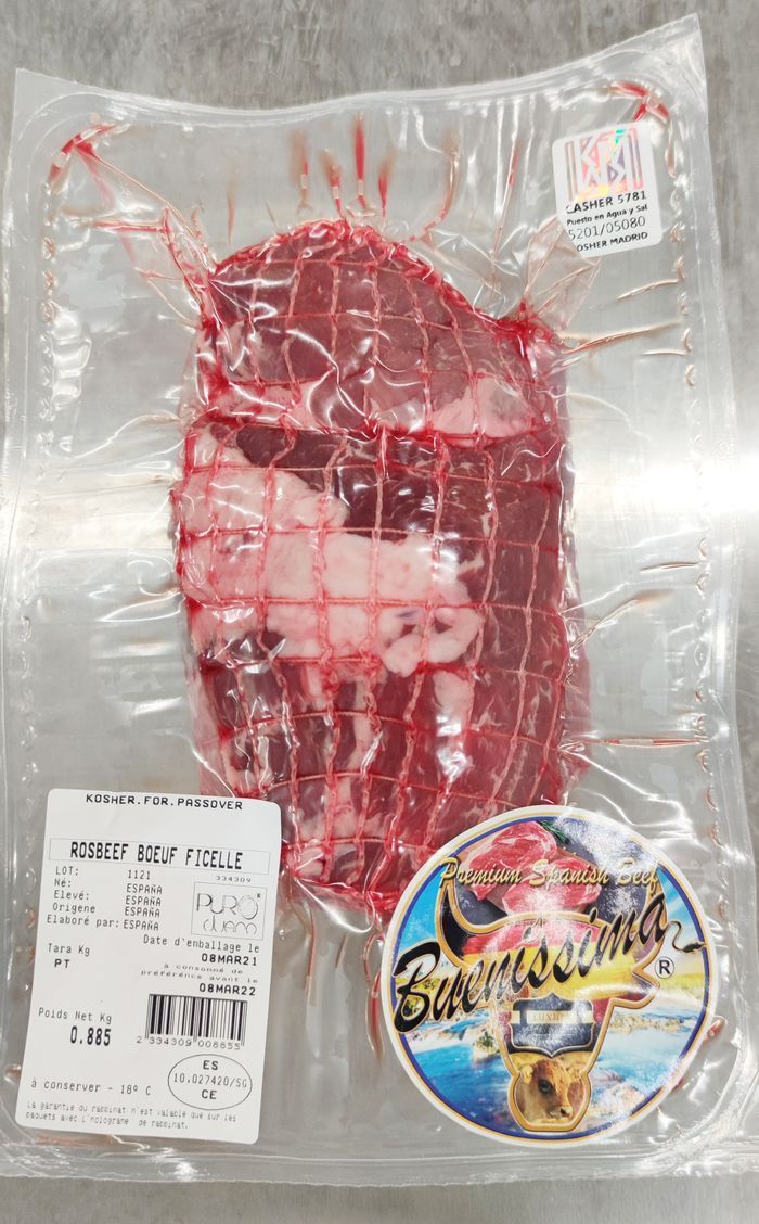 Un paquete de carne cruda con una etiqueta que dice Steak World