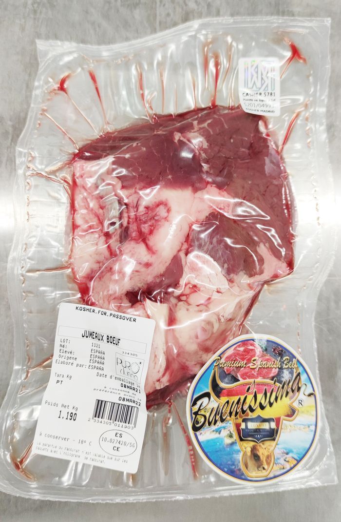 Un trozo de carne en una bolsa de plástico con una etiqueta.
