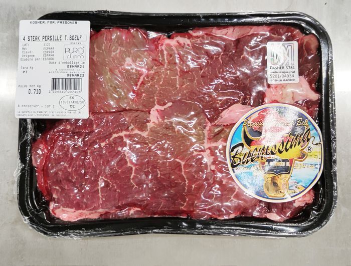 Una bandeja de carne cruda con una etiqueta que dice 'filete'