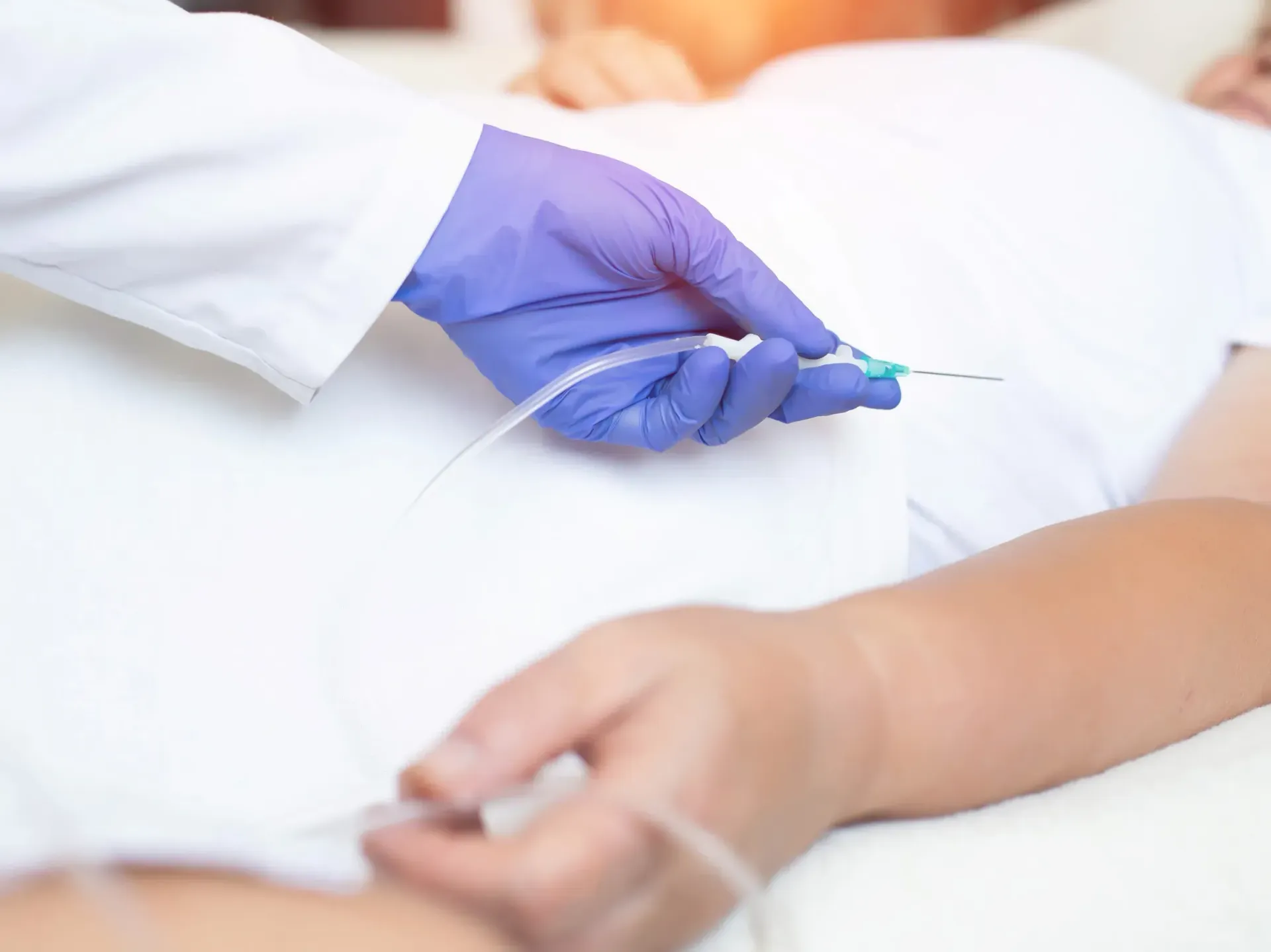 Paciente recibiendo tratamiento de ozonoterapia