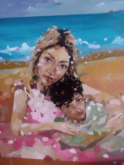 Un cuadro de una mujer y un niño en una playa.