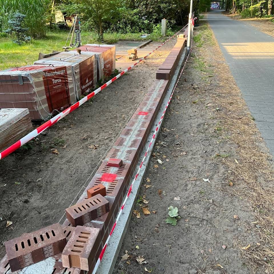 Neuer Gehweg aus Ziegeln