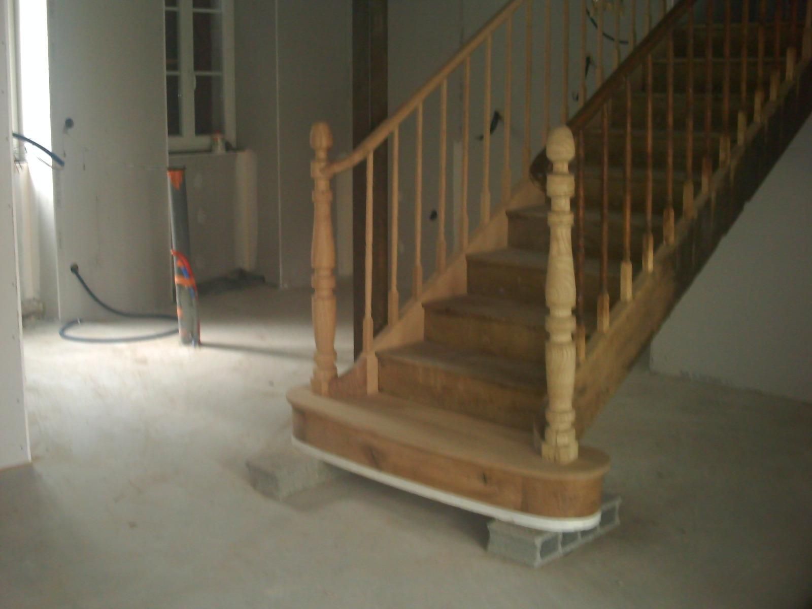 Escalier en bois clair