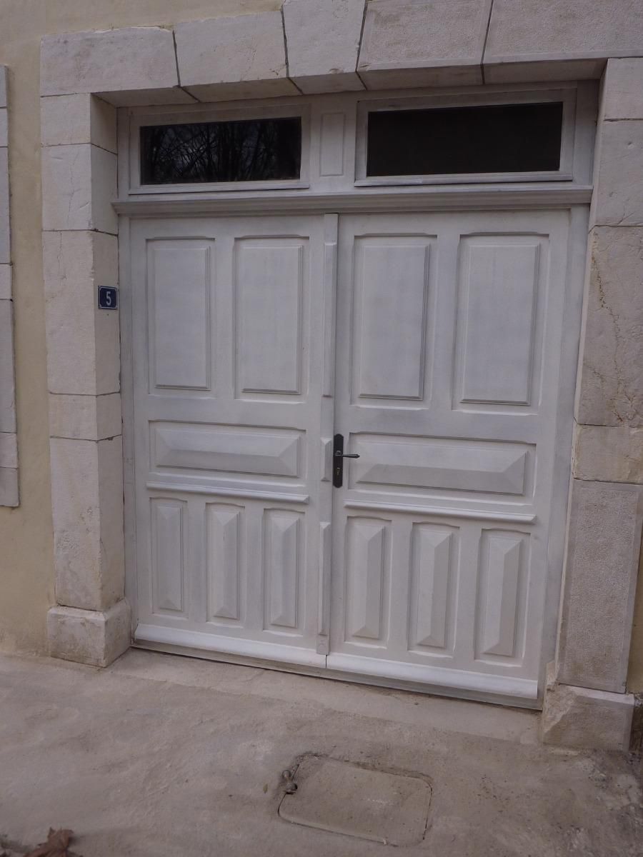 Porte de garage en bois blanche