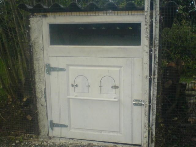 Porte blanche rénovée