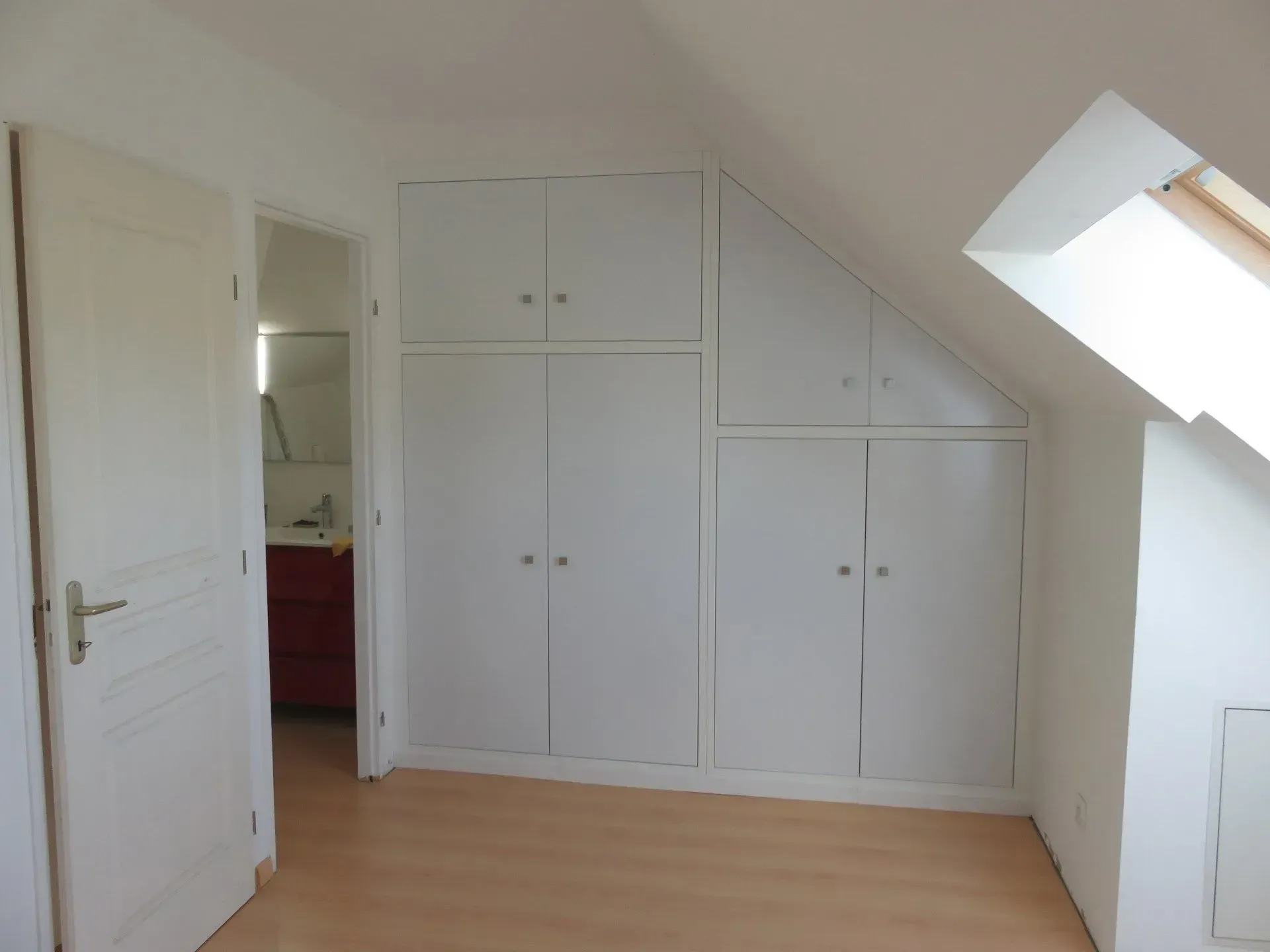 Placard avec les portes fermées