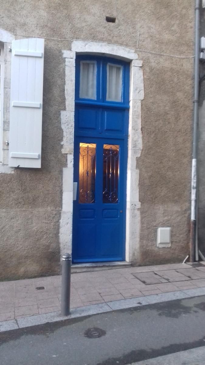 Porte bleue