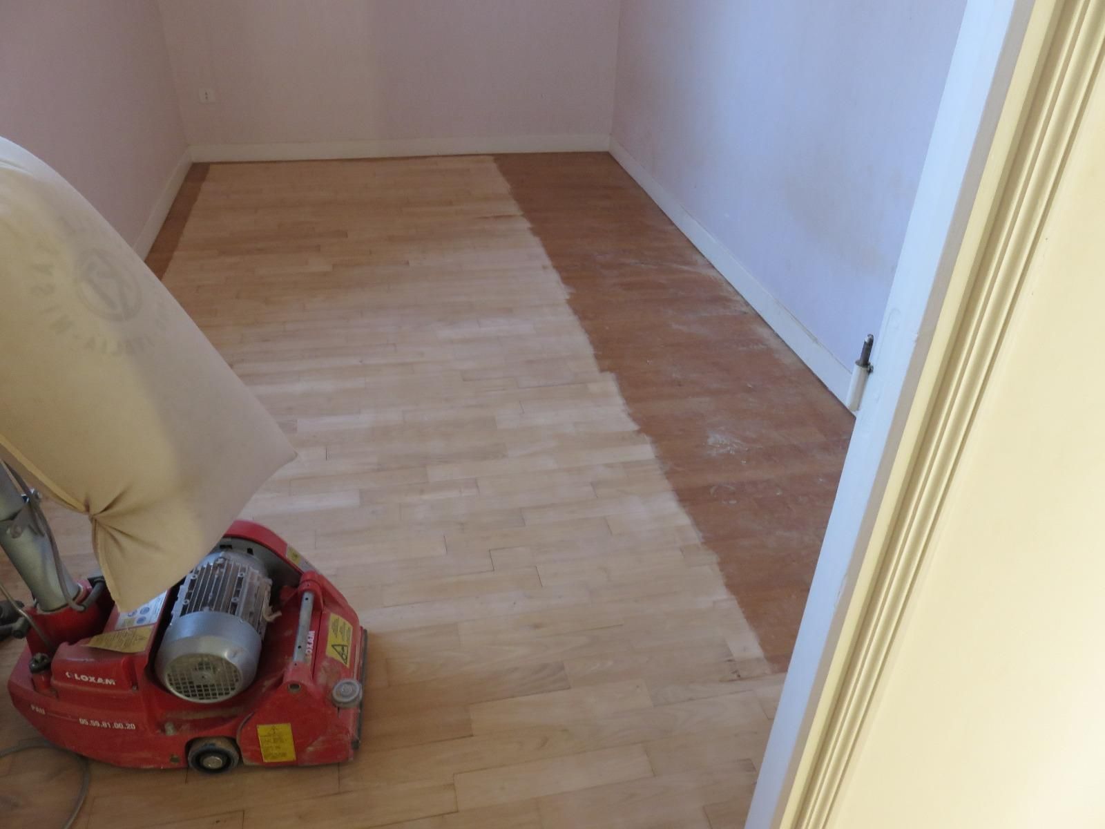 Avant et après ponçage de parquet