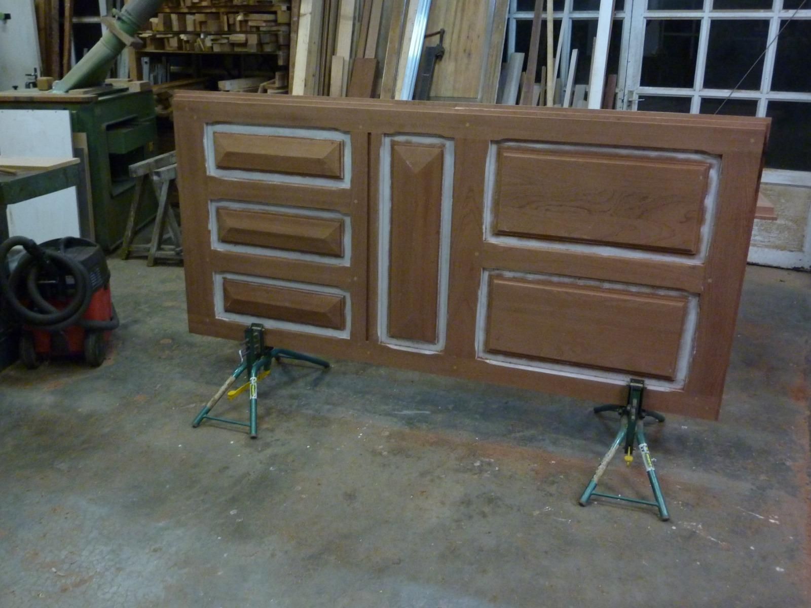 Porte de côté en bois et blanc