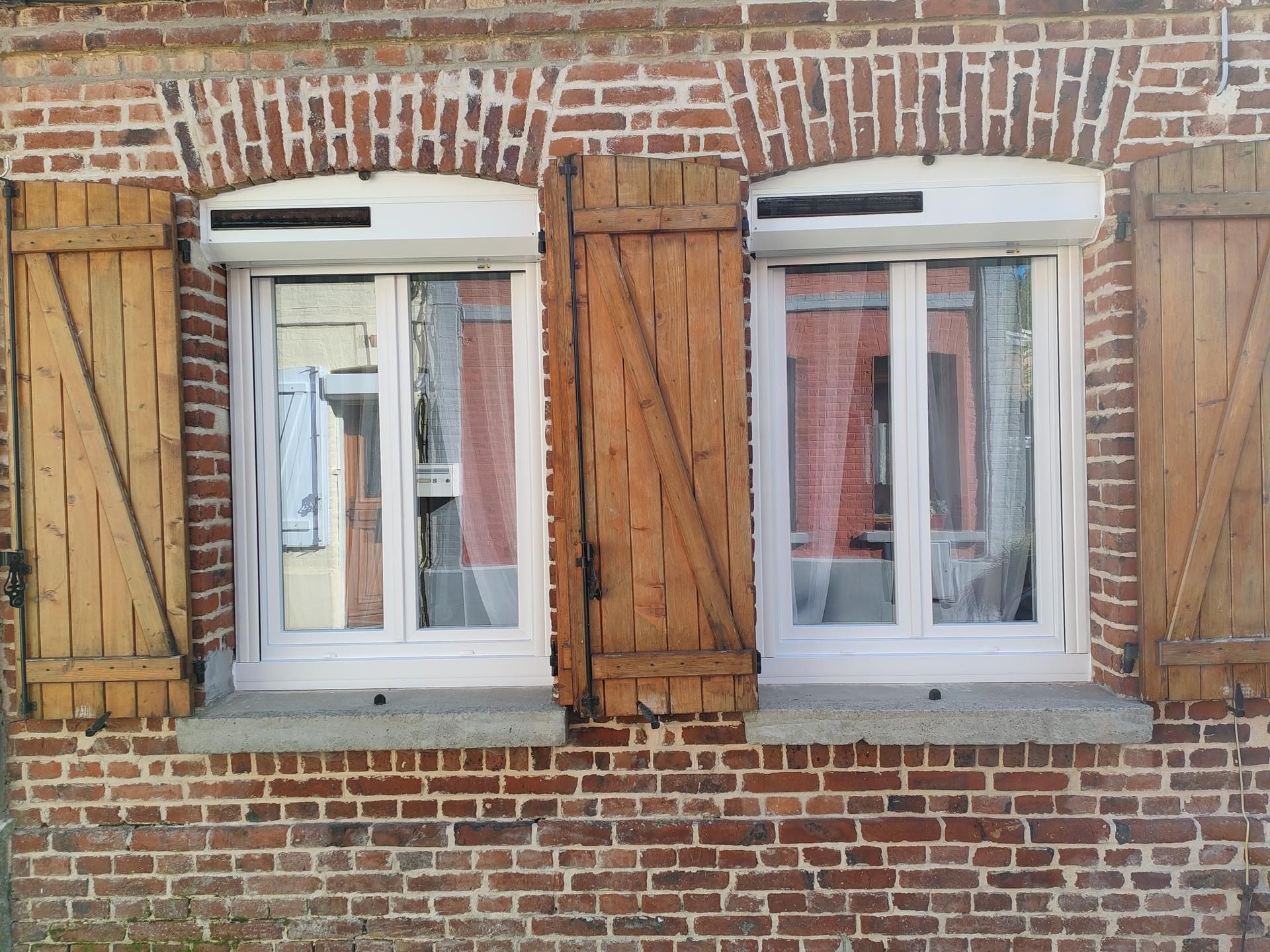 Volets en bois clair