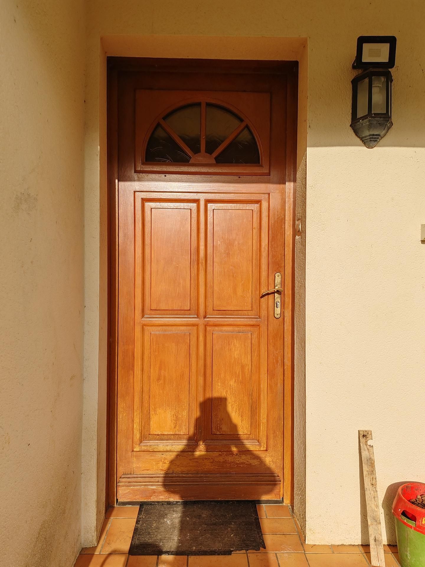 Porte d'entrée en bois
