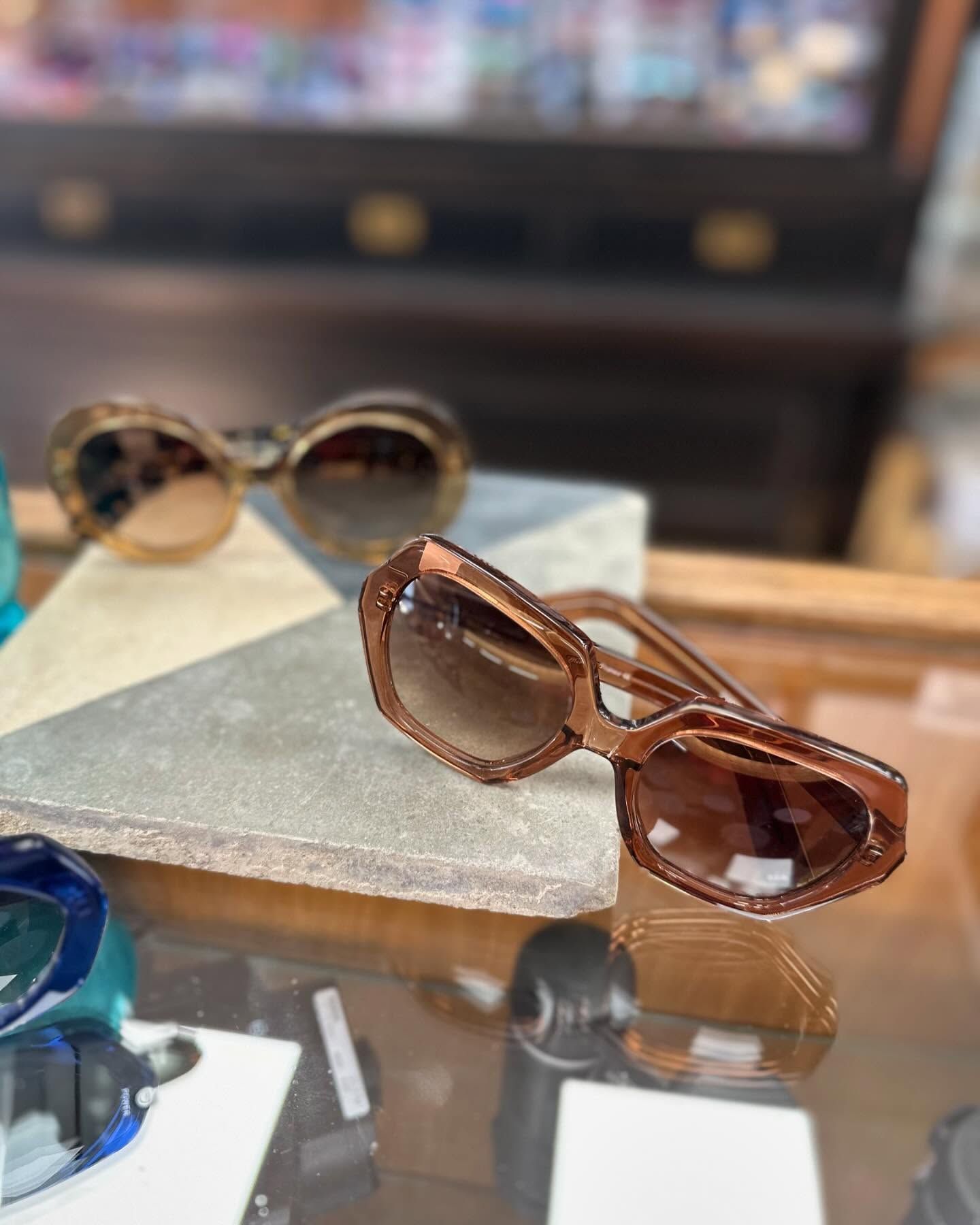 Vers la page Lunettes Des lunettes de soleil.