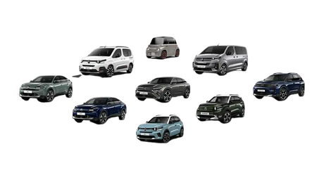 Gamme de différents modèles de voitures Citroën de différentes couleurs.