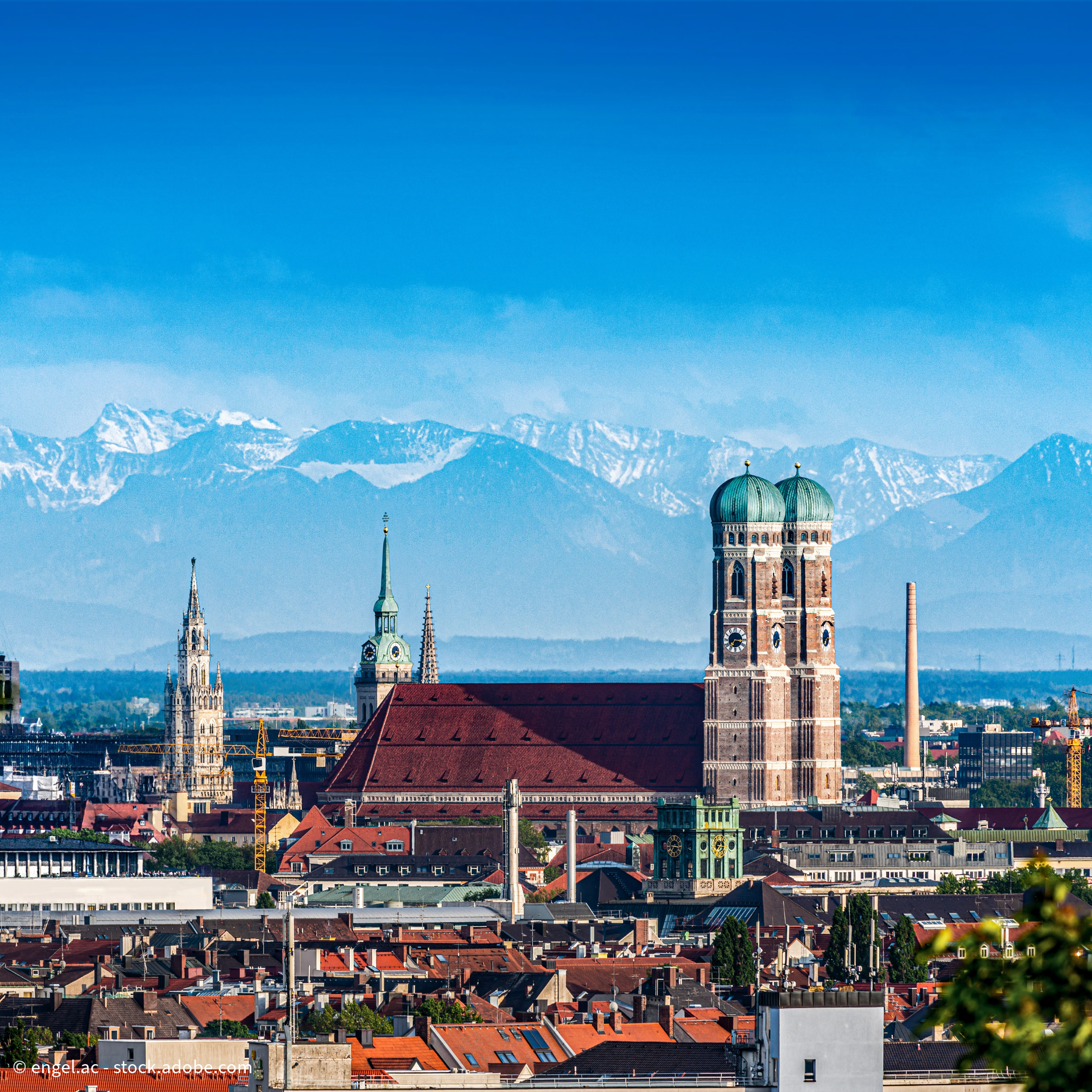Bild von München, Skyline und blauer Himmel