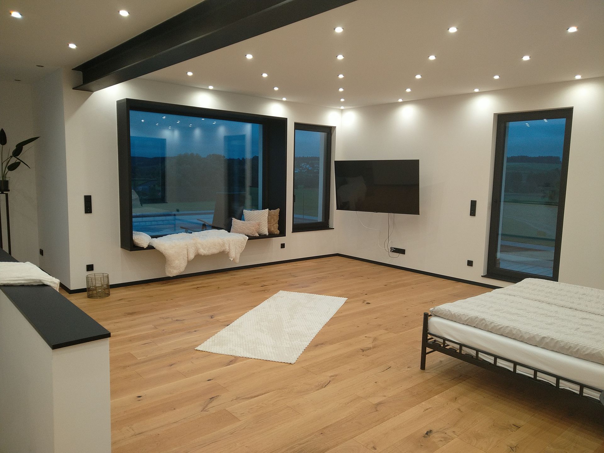 Ferienwohnung Moosbach Wohnung Cube 2, Schlafzimmer großräumig mit Bett