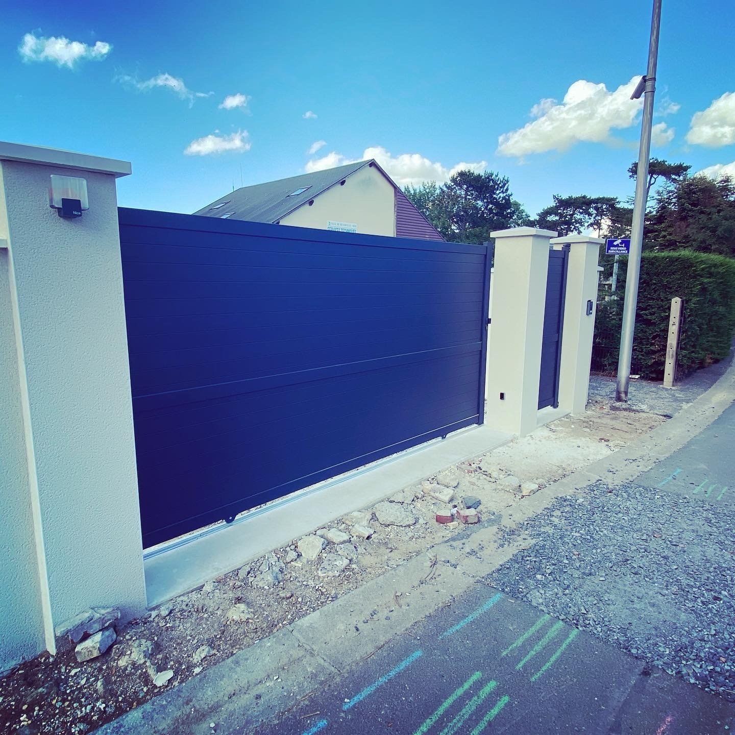 Pose port de garage en Normandie par Diot Automatisme