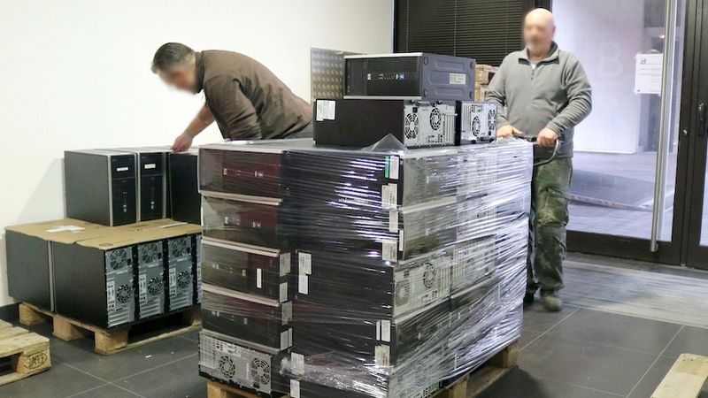 Unités centrales sur palette