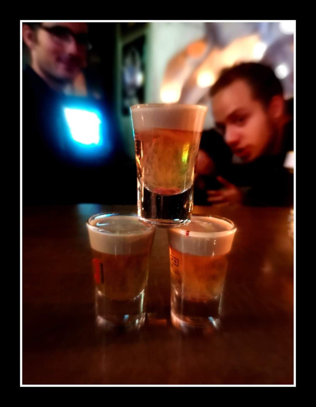 Gruppenfoto von feiernden Menschen bei Excalibar GmbH