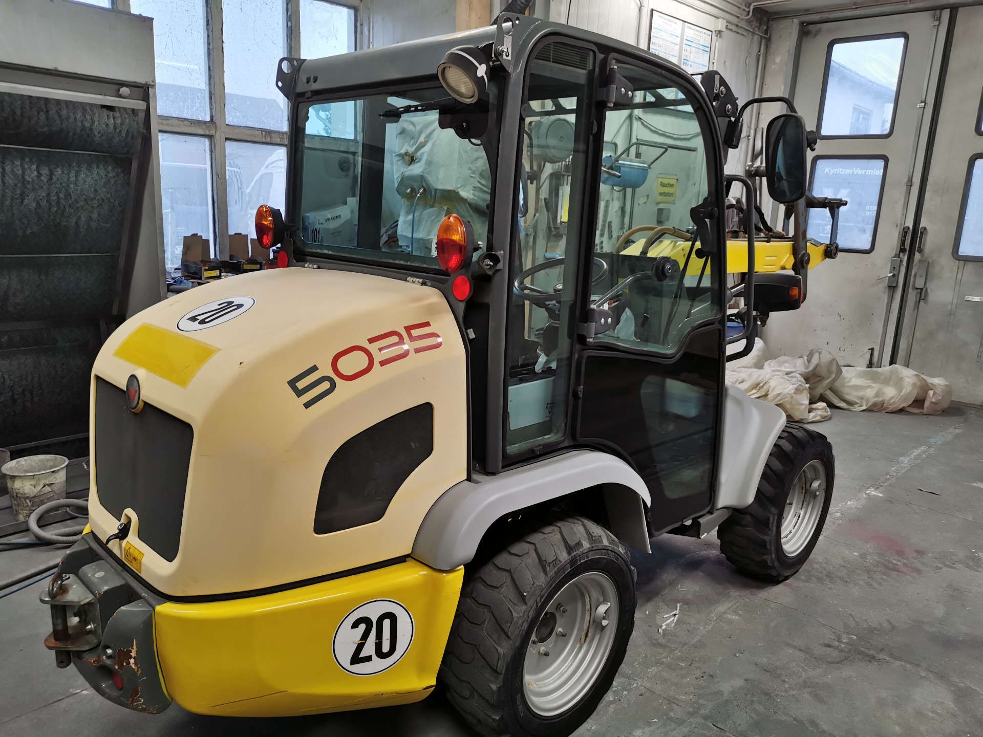 Autolackiererei Baumaschine