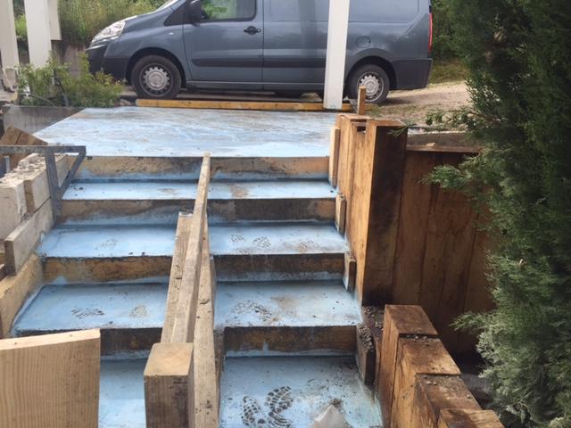 Escalier en béton avant les travaux