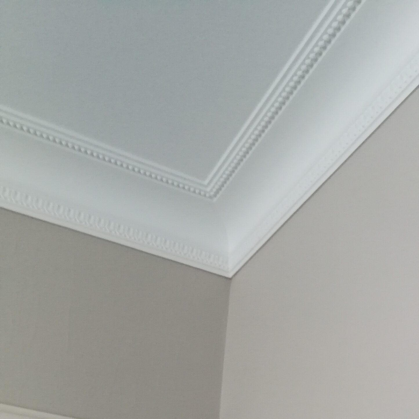 Moulure décorative en haut d'un mur