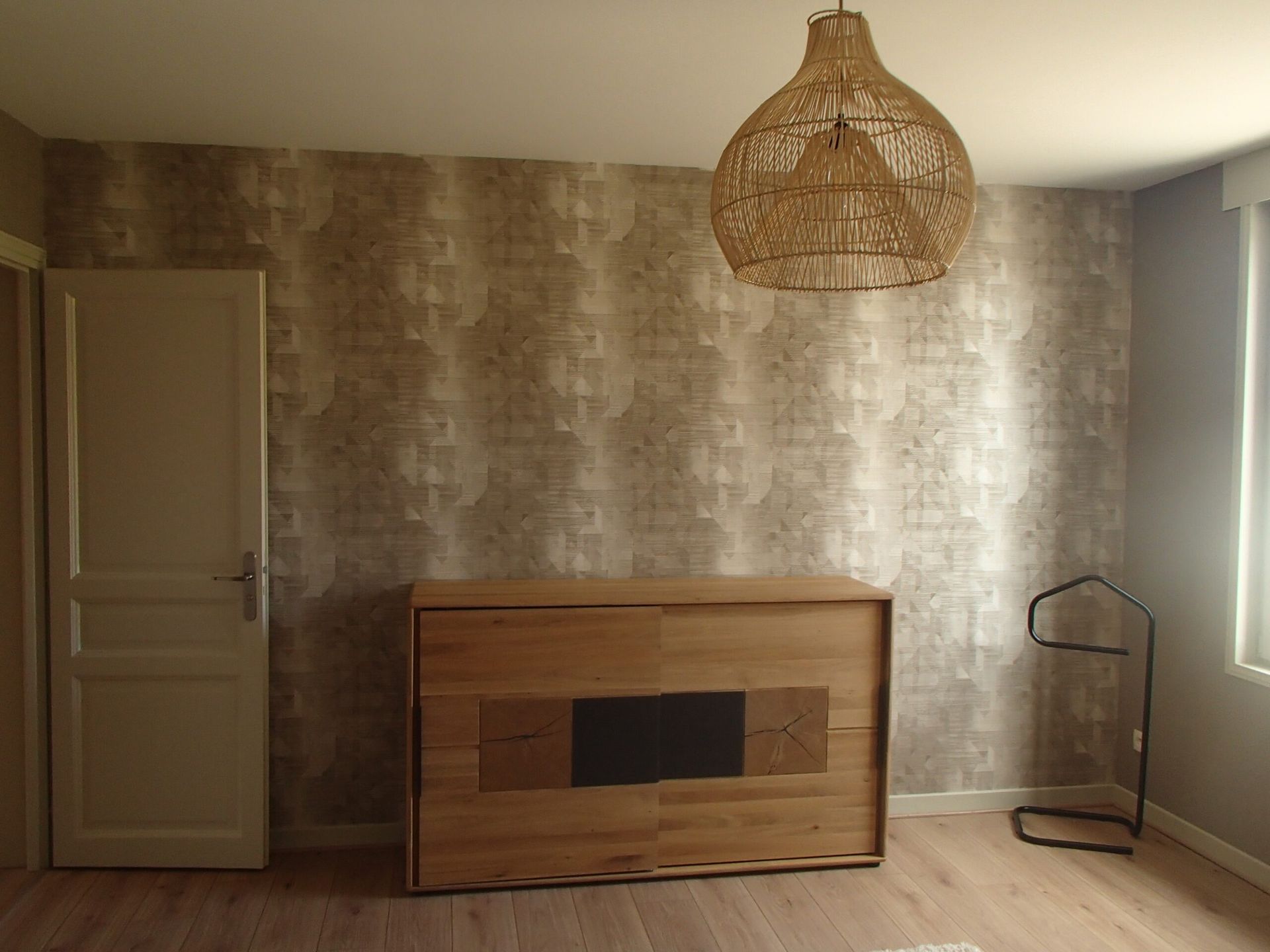 Chambre avec papier peint