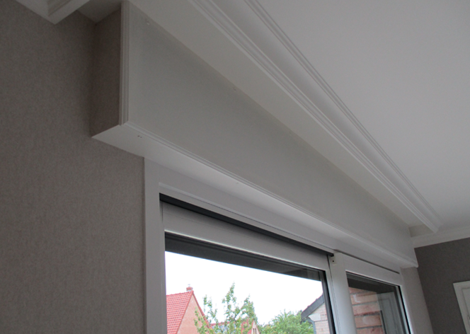 Coffrage au dessus d'une fenêtre