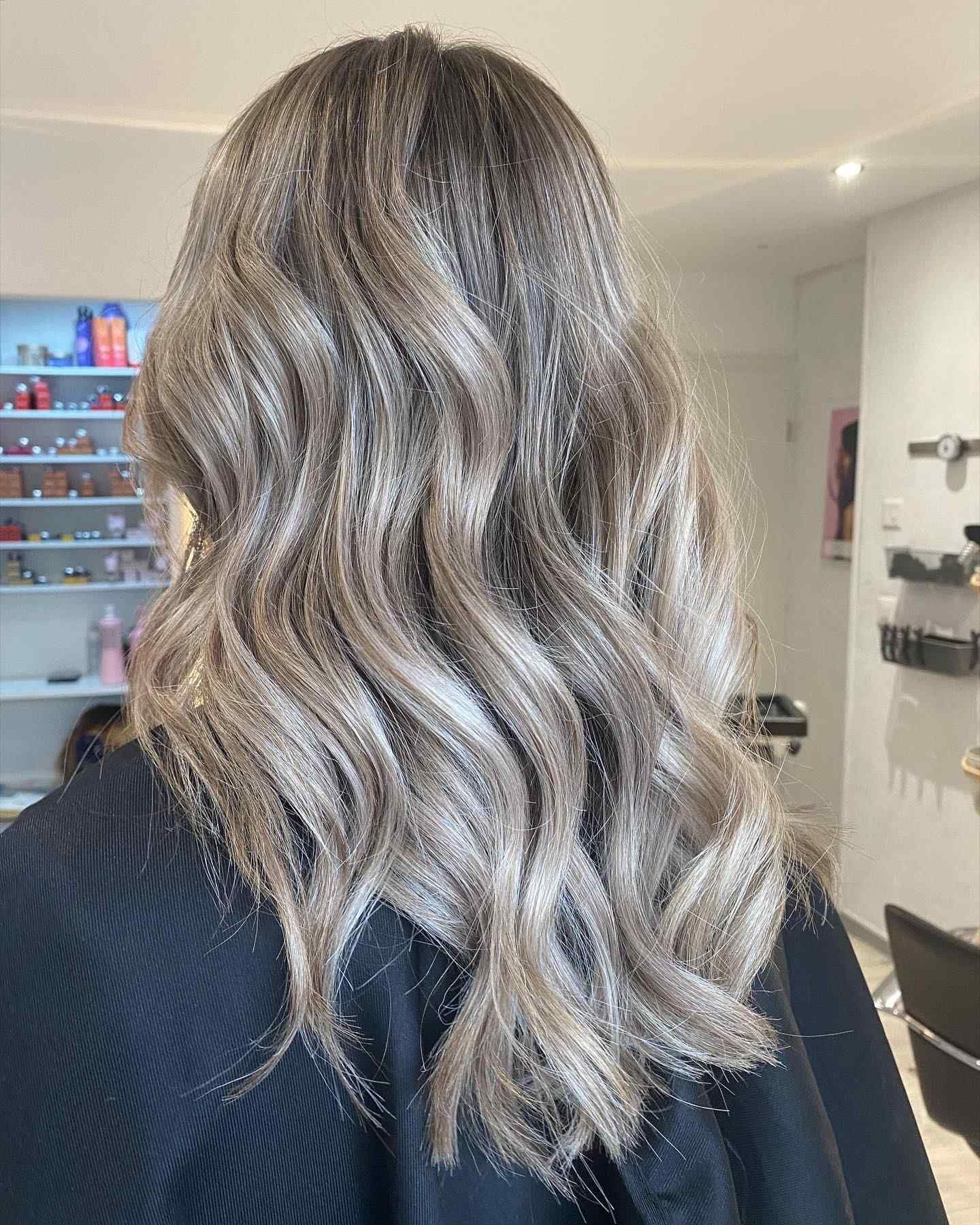 Aux Mains d'Argent, Follonier Marlène