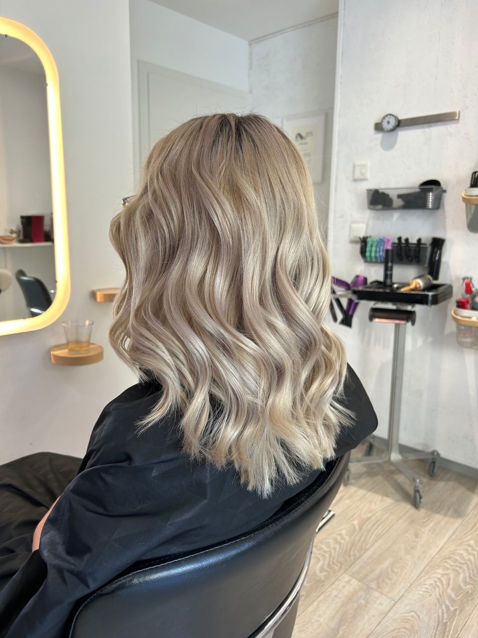 Aux Mains d'Argent, Follonier Marlène