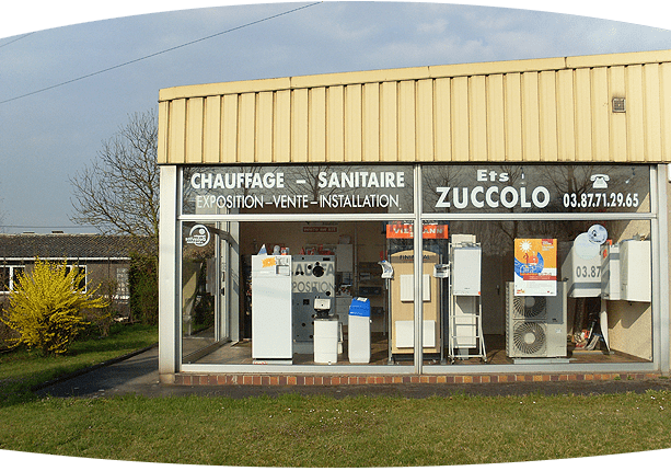 Façade du magasin Zuccolo avec équipements de chauffage et sanitaires exposés dans une vitrine.