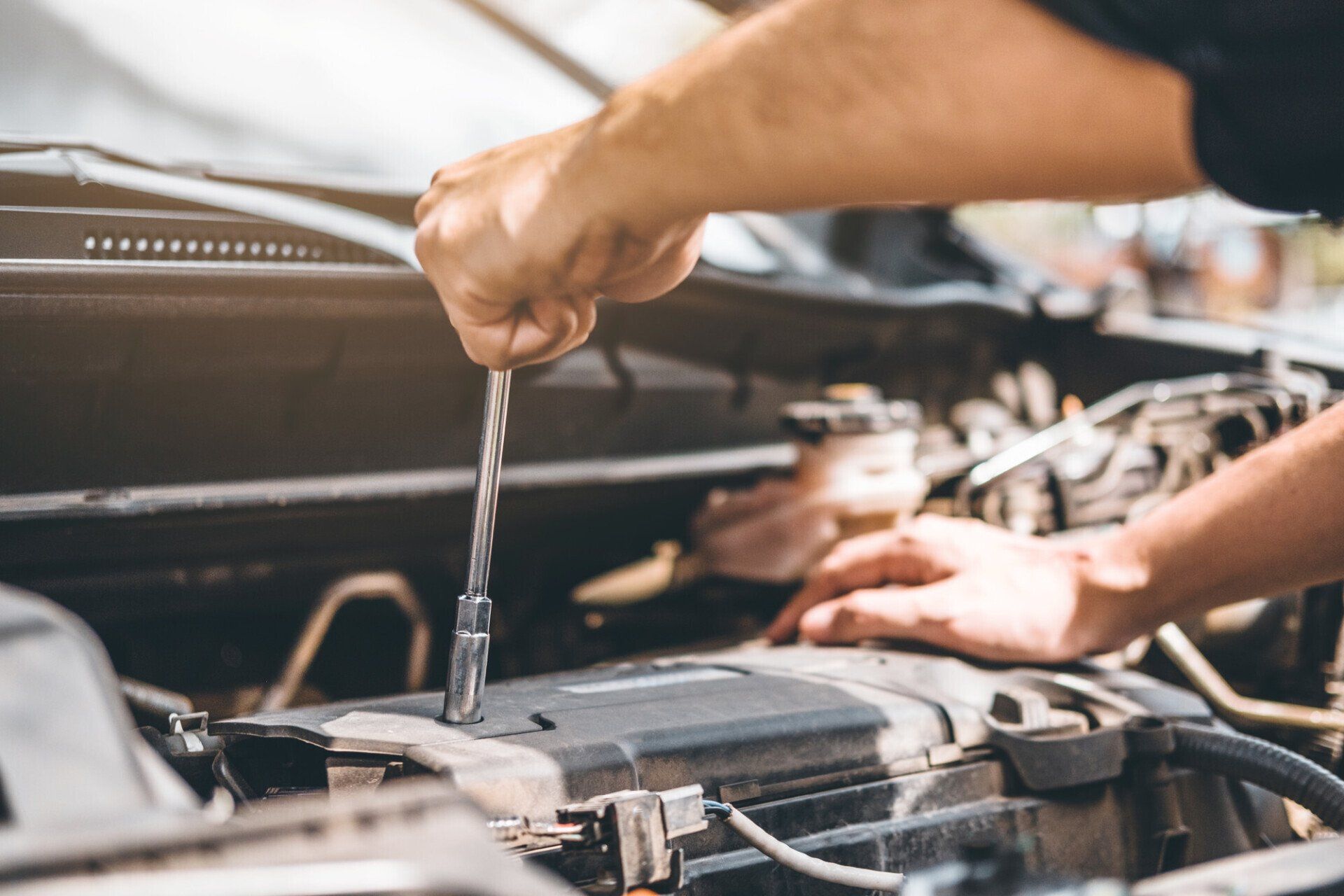 Montage d'un moteur de voiture