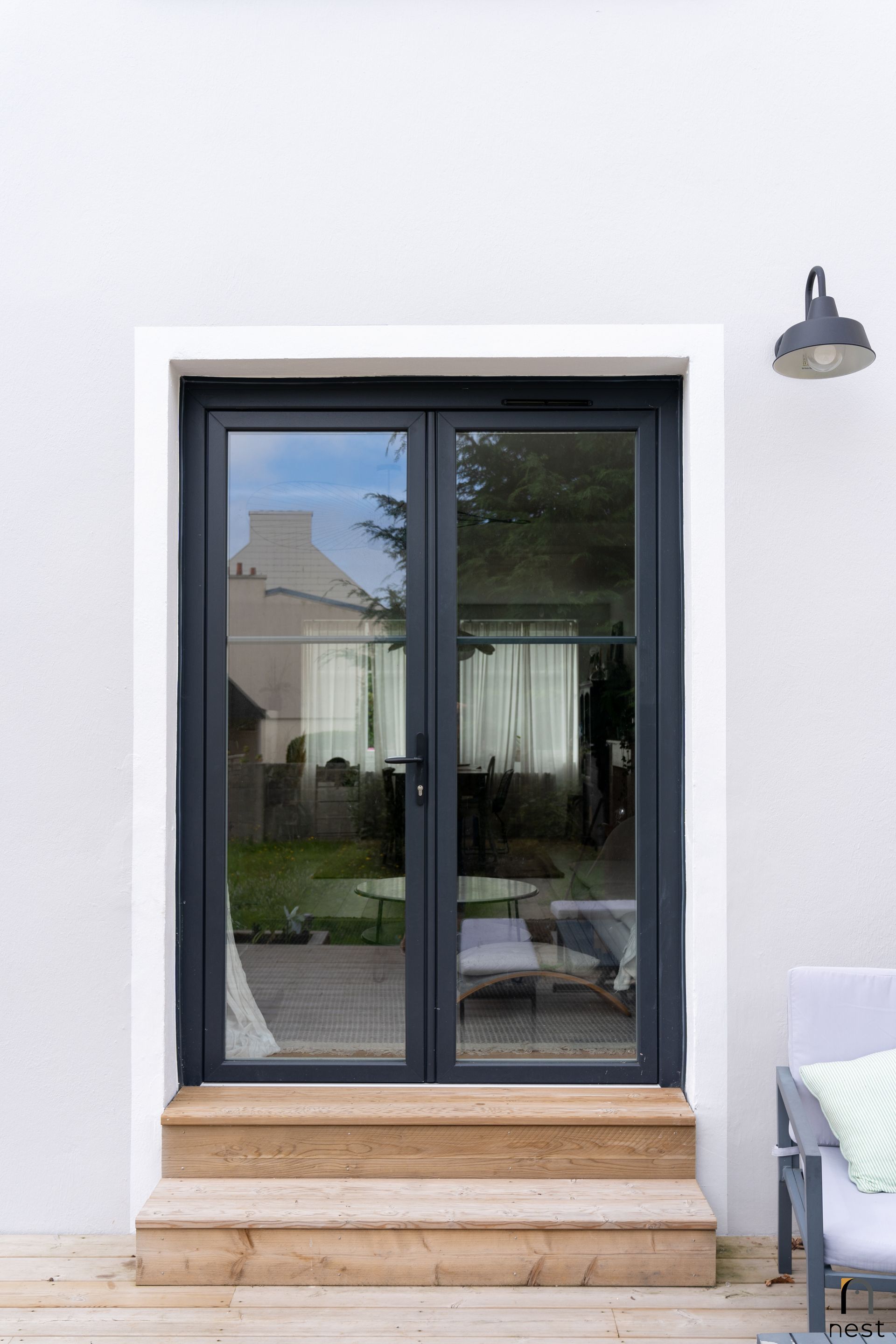 Porte-fenêtre noire