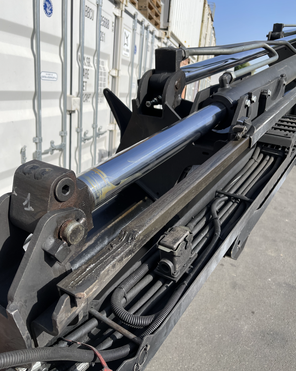 Engin de chantier noir