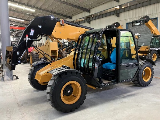 Engin de terrassement jaune pour travaux extérieur 1