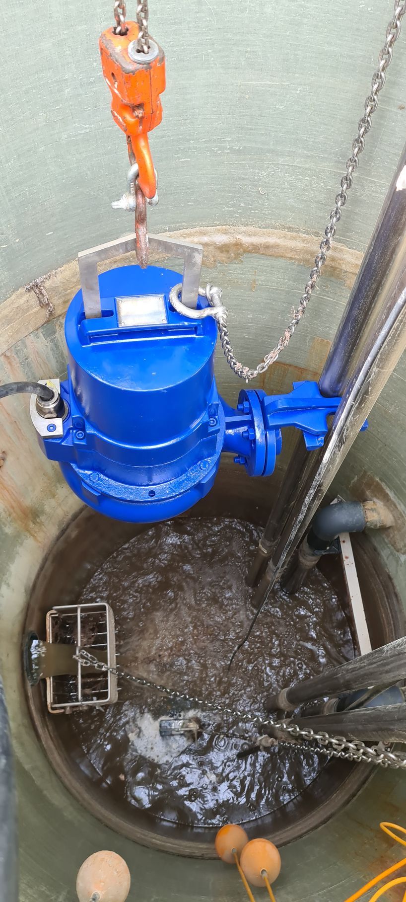 Installation de traitement des eaux usées avec filtres biologiques