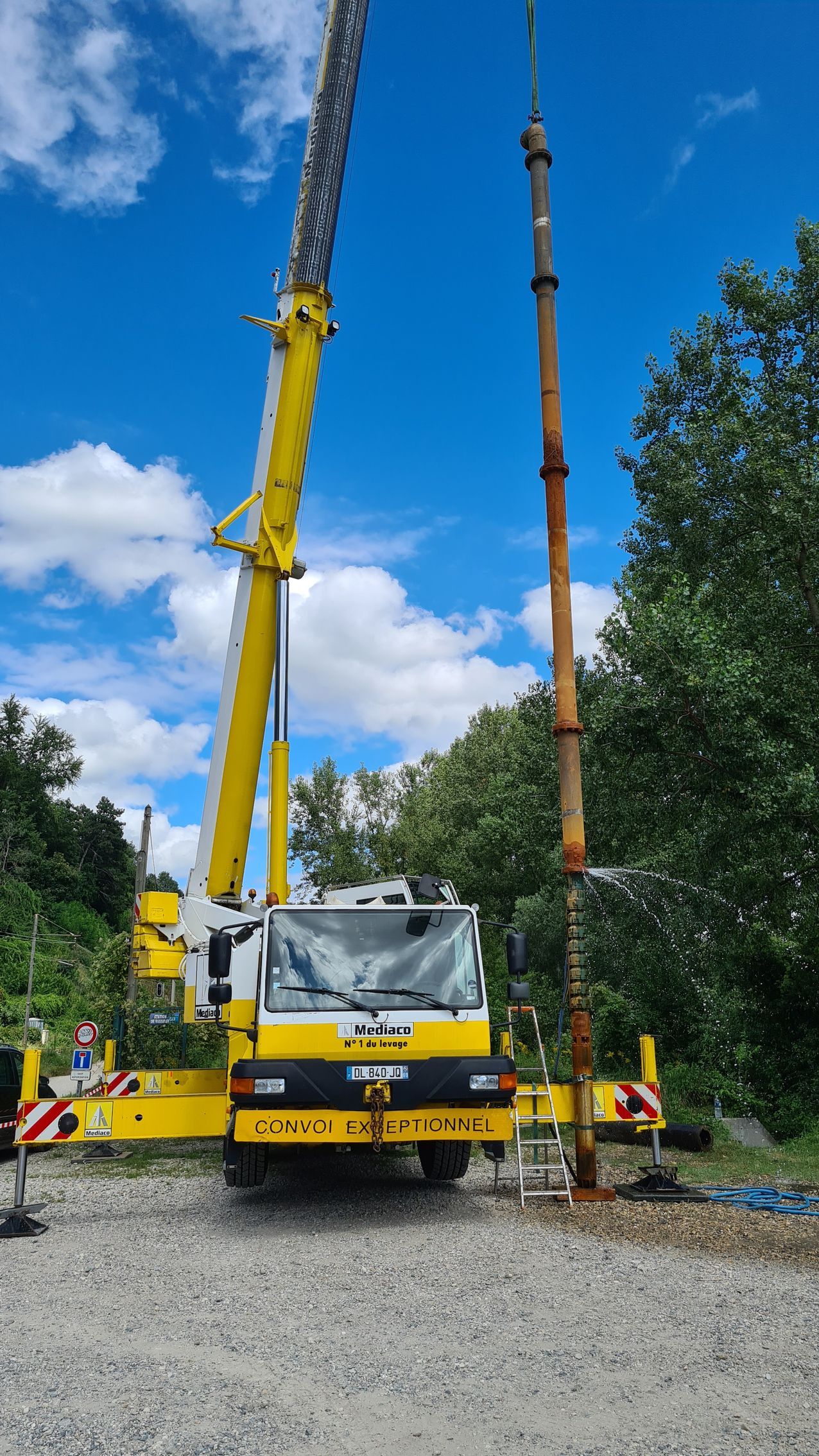 Pompe hydraulique alimentant un réseau d'irrigation