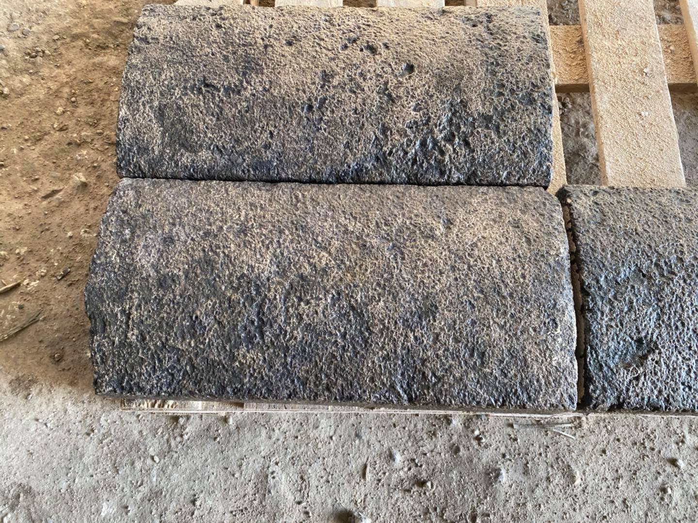 Margelles en pierre vieillies