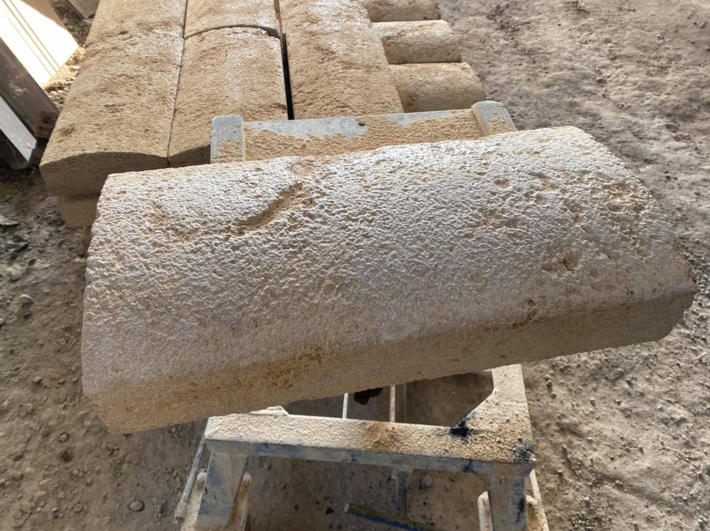 Margelles en pierre brute