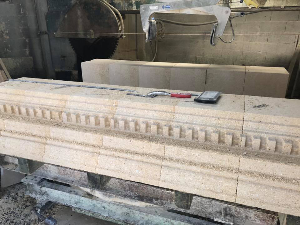 Corniche denticulée