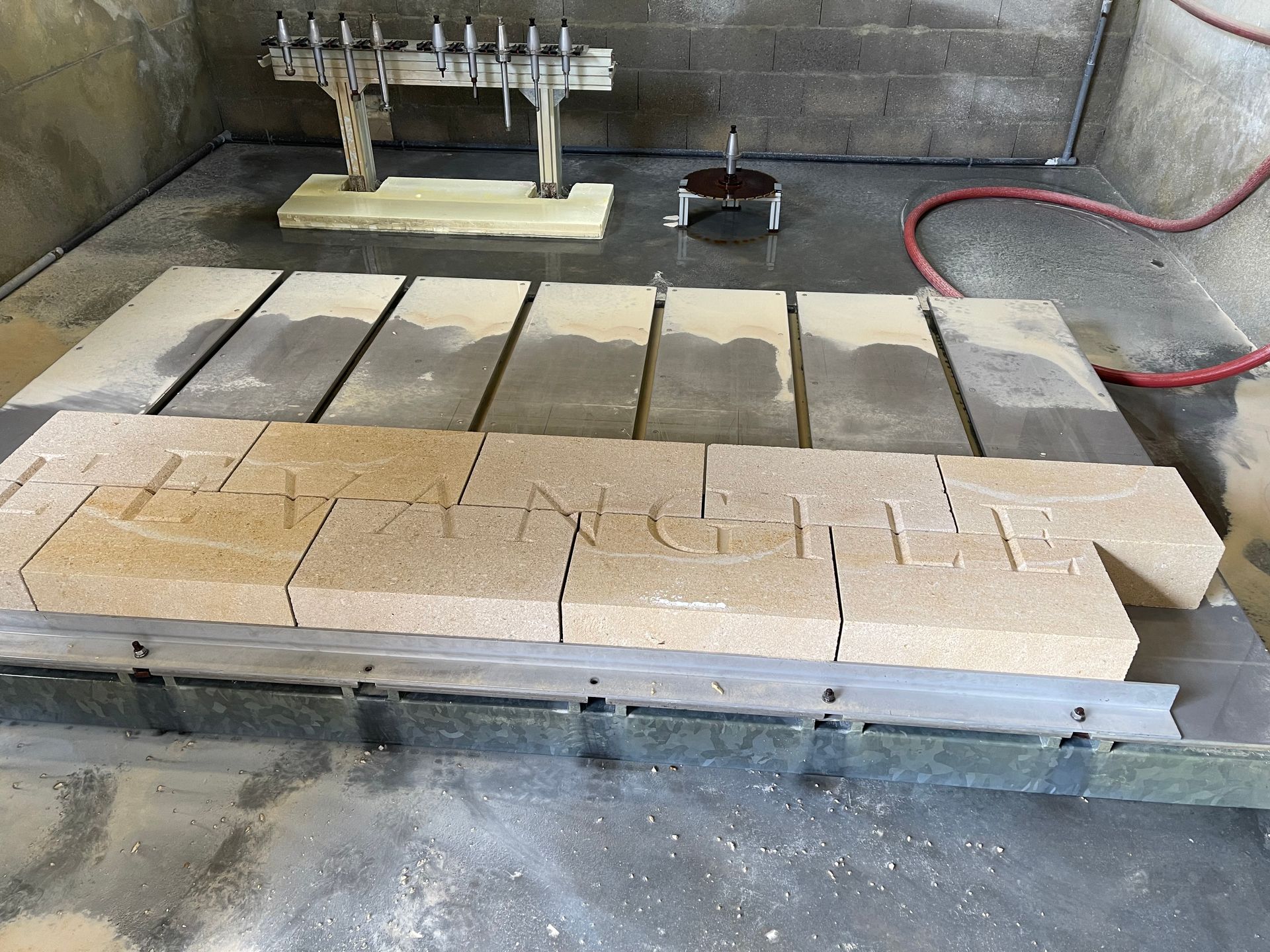 Gravure sur pierre notée