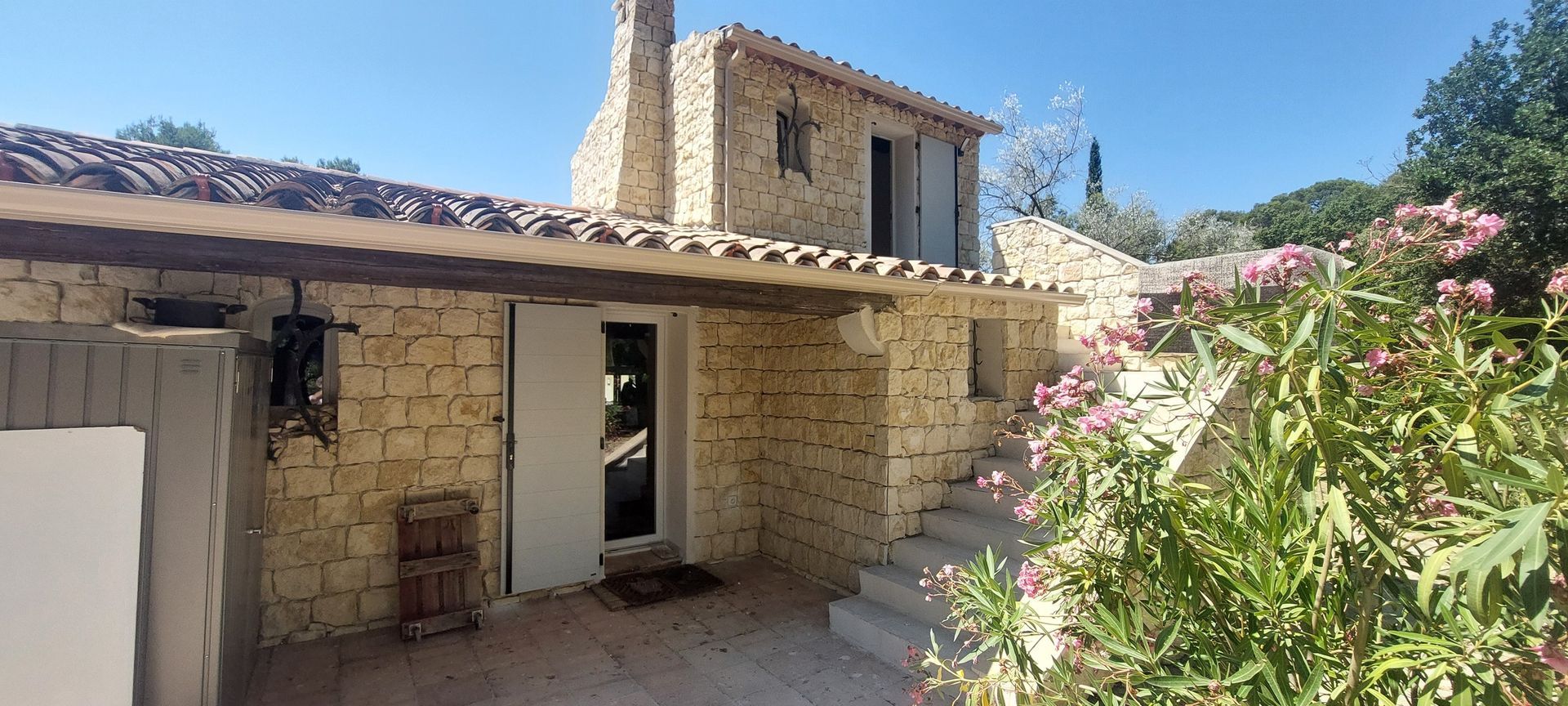 Focus sur les volets sur la maison