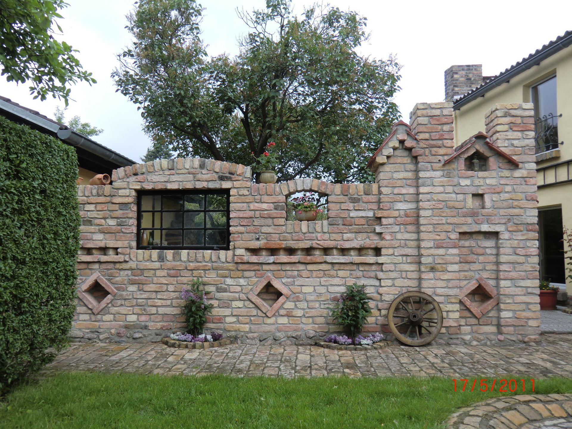 Räucherofen | helle Ziegelsteine