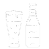 Un vaso de cerveza y una botella de cerveza sobre un fondo blanco.
