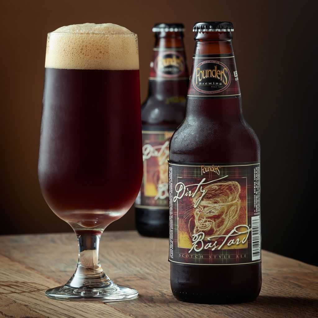 Una botella de cerveza Dr. Tasty junto a un vaso de cerveza