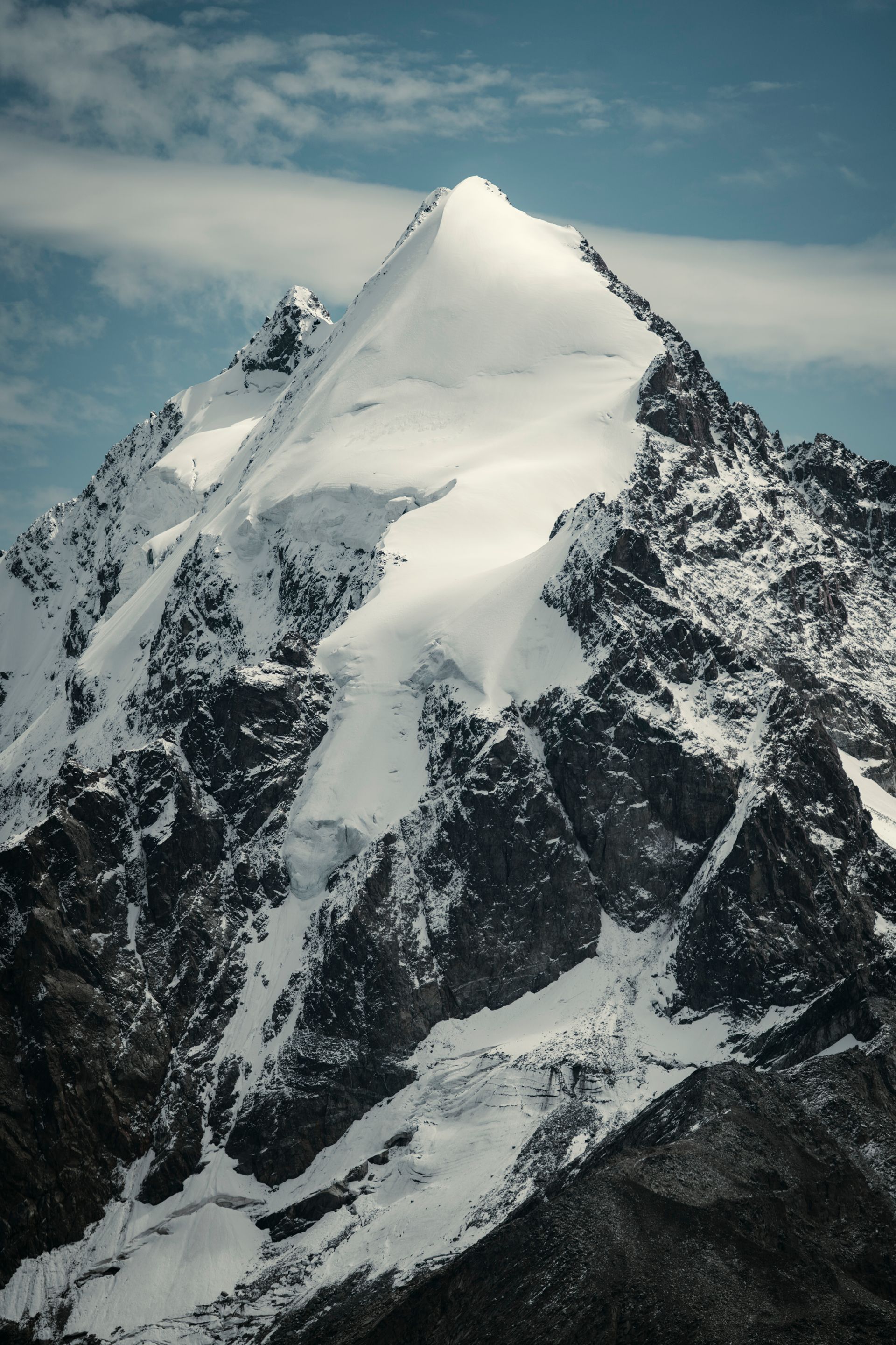 Schneebedeckte Berggipfel in der Schweiz