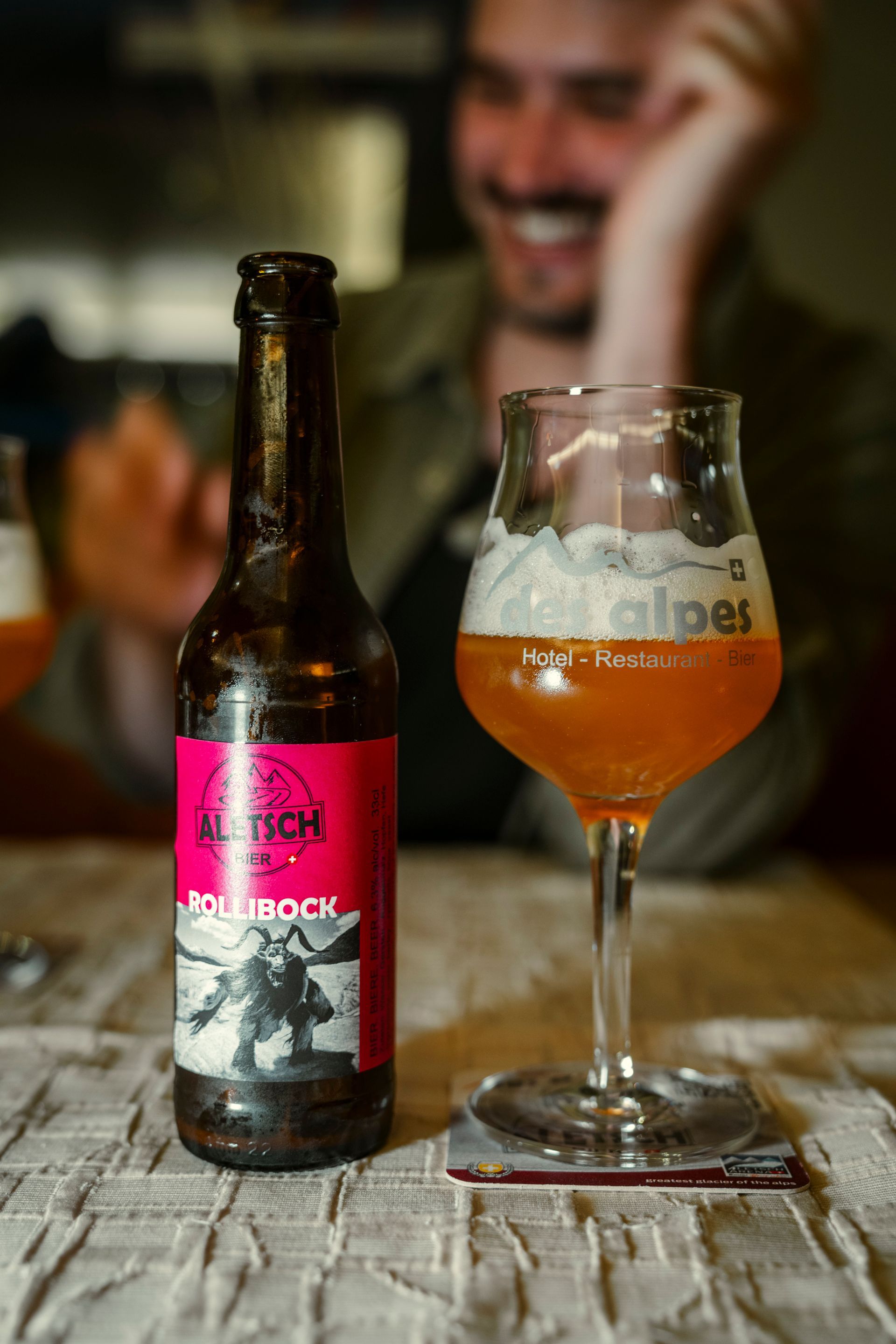 Flasche Bier mit Glas