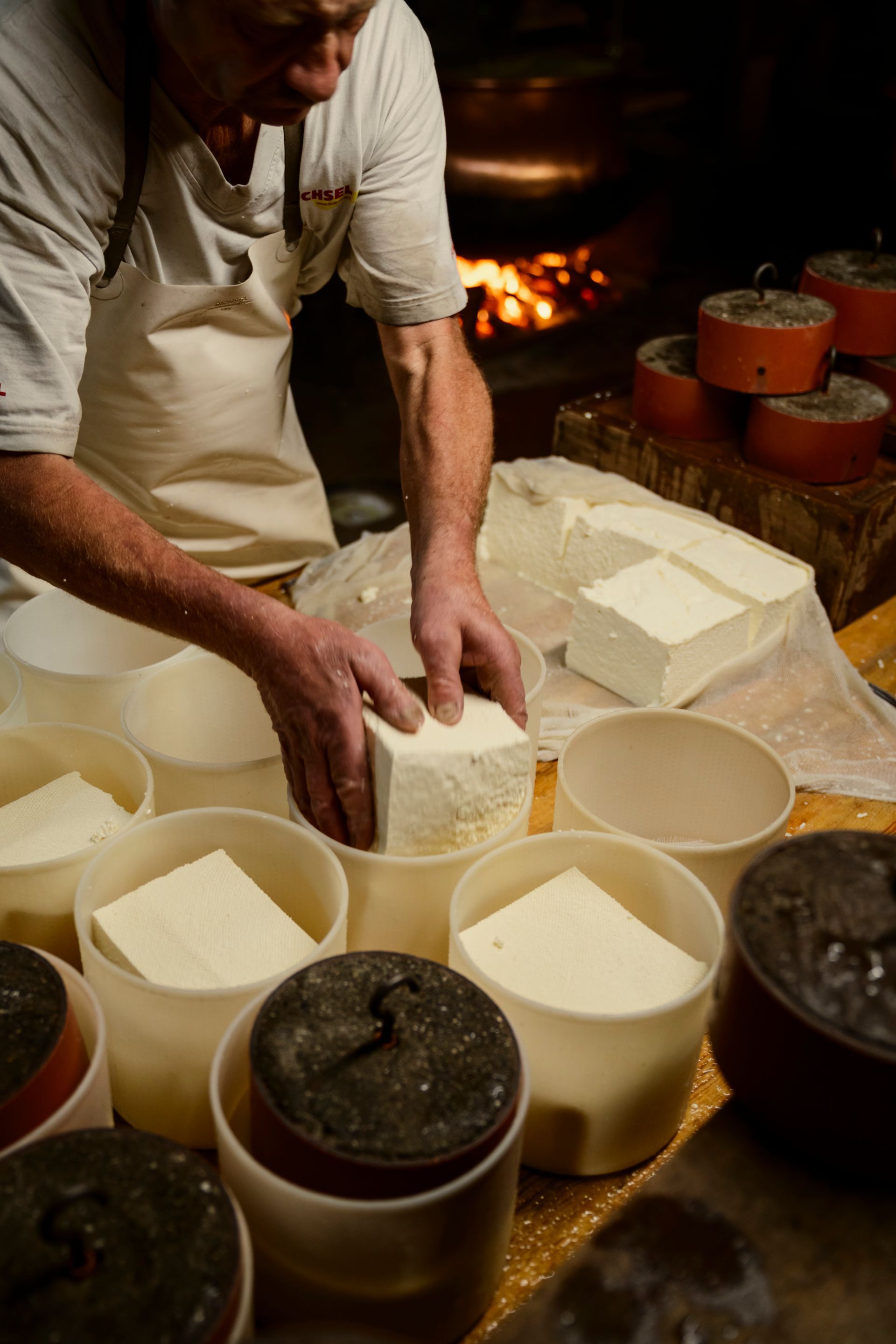 Käse wird hergestellt