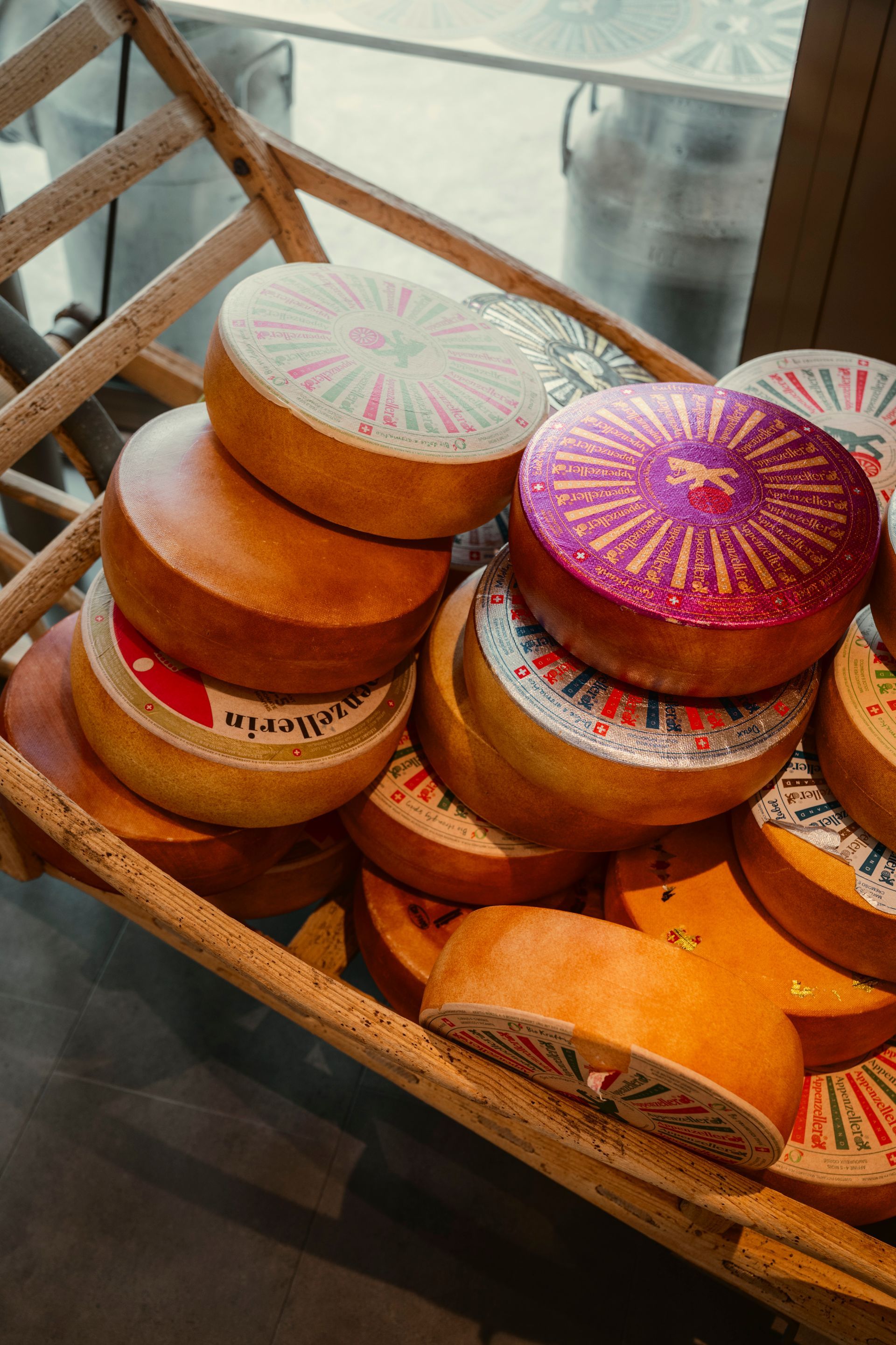 Markus an eine Markstand mit Marktfrau.